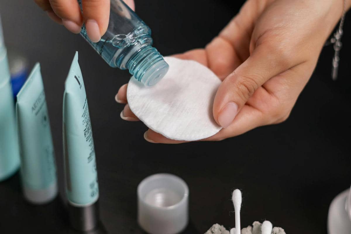 ilustrasi menuang toner