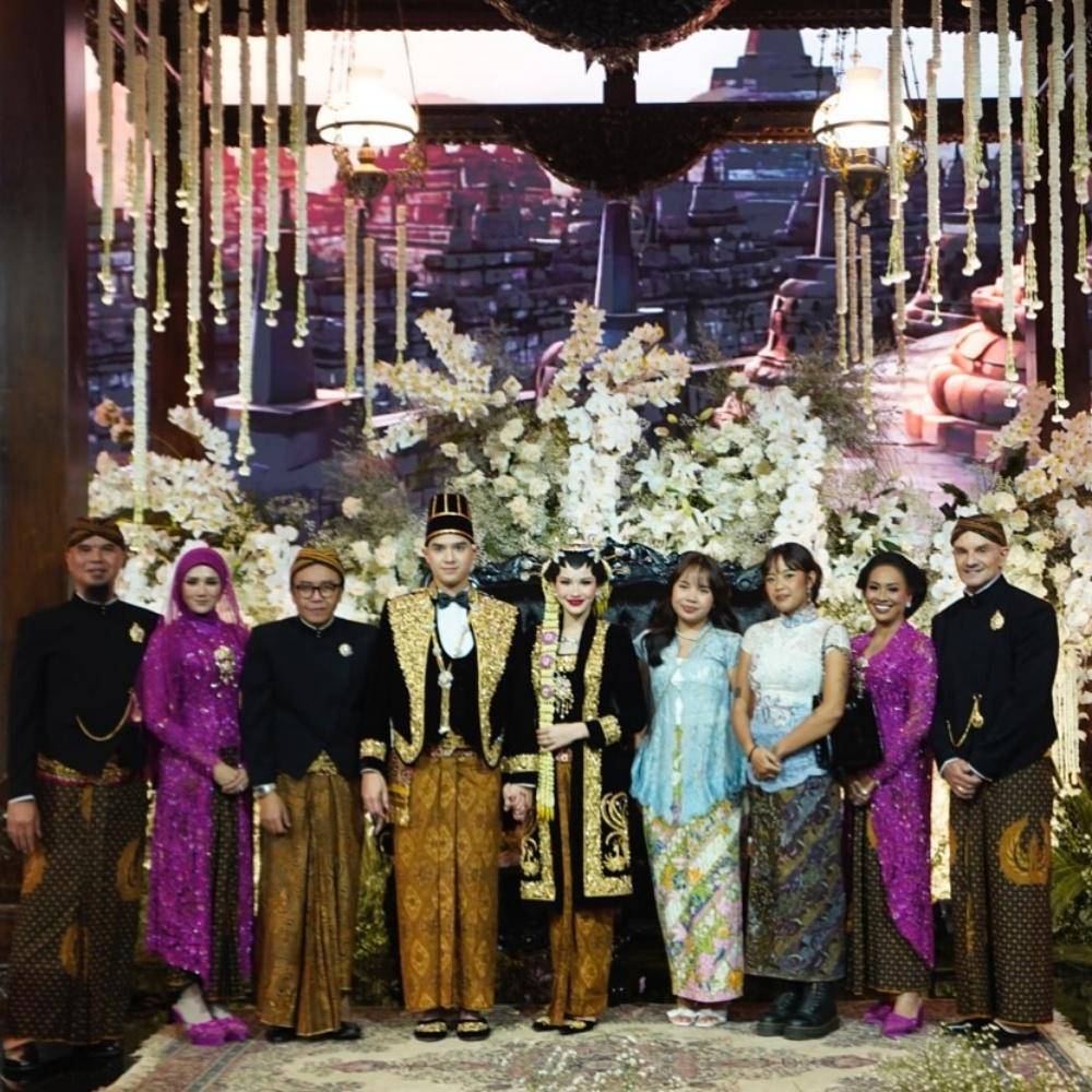 Selamat utk seluruh keluarga besar @ahmaddhaniofficial n Daguise. •Berkat TUHAN melimpah dlm kehidupan pernikahan kalian Al @alghazali7 n @alyssadaguise . Amen 🙏🏼❤️ #arilasso #alass2025 #AlAlyssaWedding.jpg