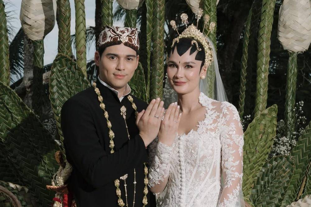 AKAD💚Soft steps to forever. Bless each onePhoto by @iluminen Wedding Planner @paper_diamondsShow Management @innazcommuniqueWedding venue @comoshambhalaestateDecorator @stupacaspea @bimo_singgih Akad & Stage I.jpg