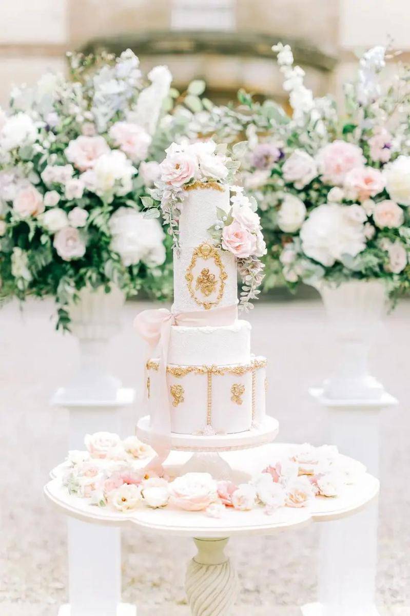 kue pernikahan sederhana tapi elegan