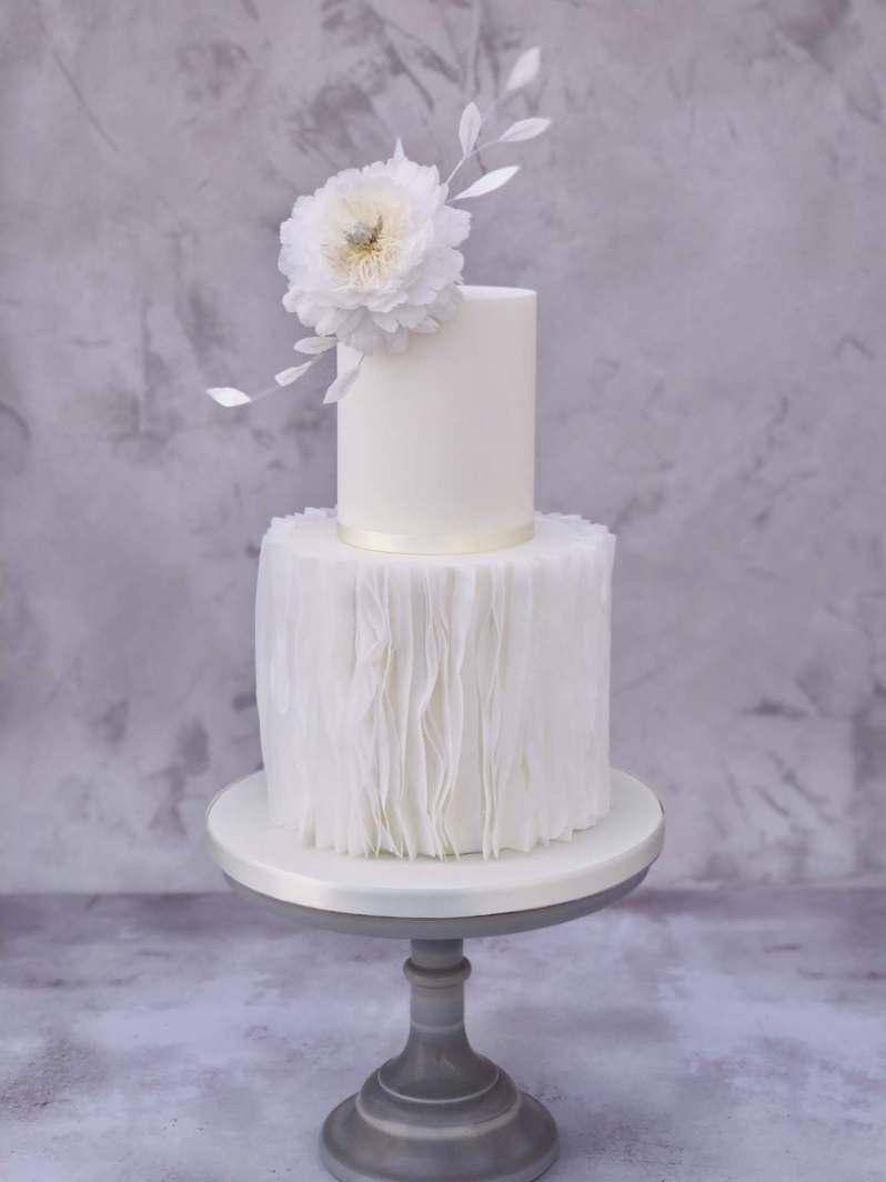 kue pernikahan sederhana tapi elegan