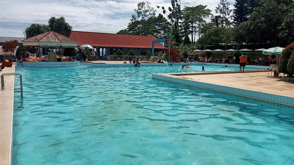 Kolam renang Villa Bukit Hambalang (Situs hambalangsentul.com)