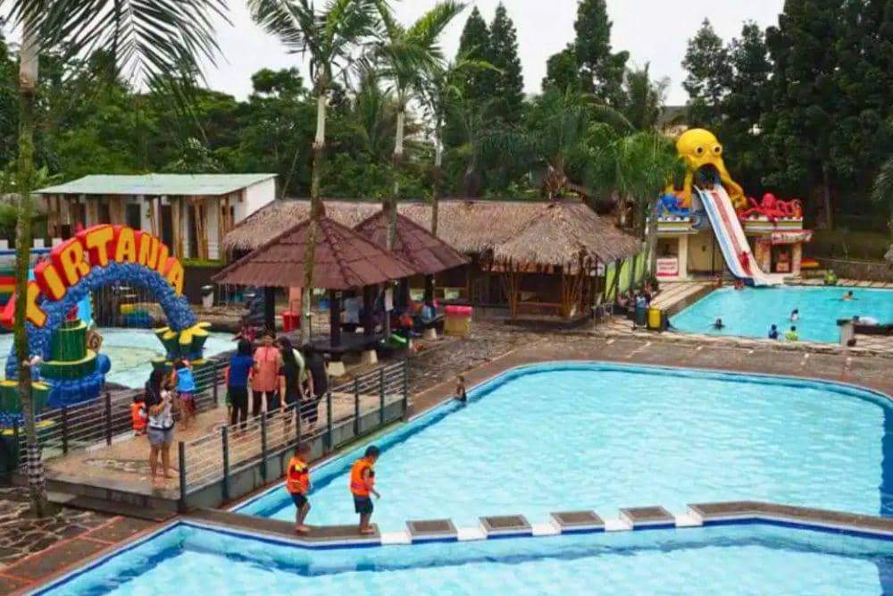 Tirtania Waterpark (Situs traveloka.com)