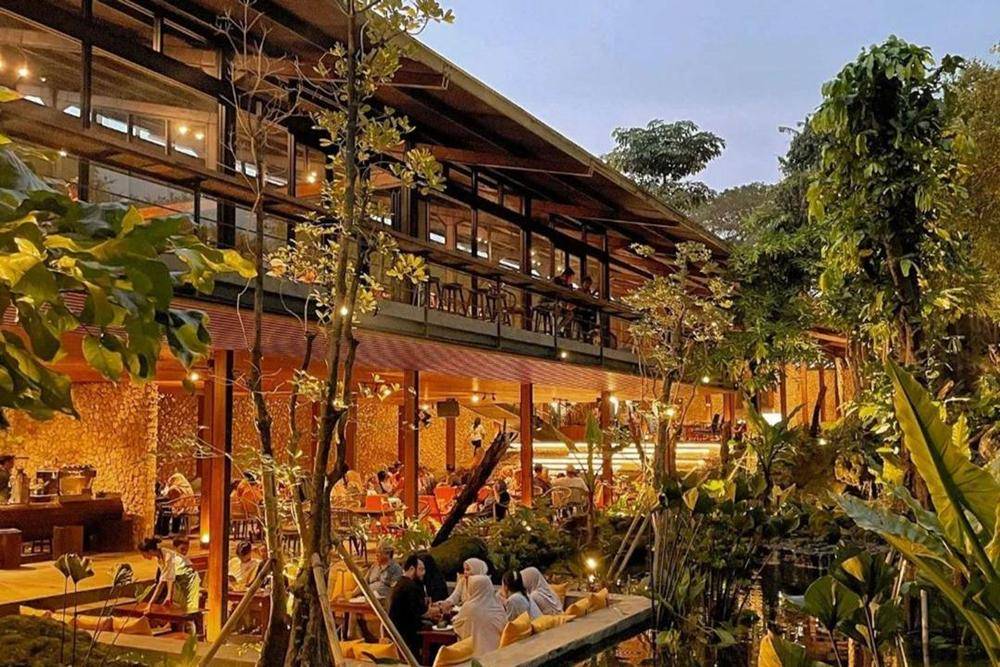The Waterfall Resto by Godongijo (instagram.com/@caesarenodswr)