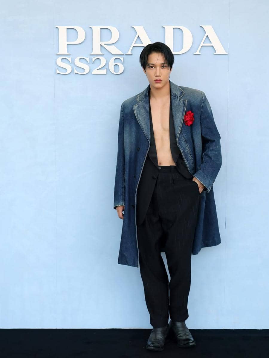 Talk about making an epic return to the fashion and fashion show circuit! @zkdlin from @weareone.exo and @ldh_sky were front (row) and centre at the @prada SS26 men’s show in Milan yesterday with their sizzling no-shirt looks. ❤️_🔥.jpg