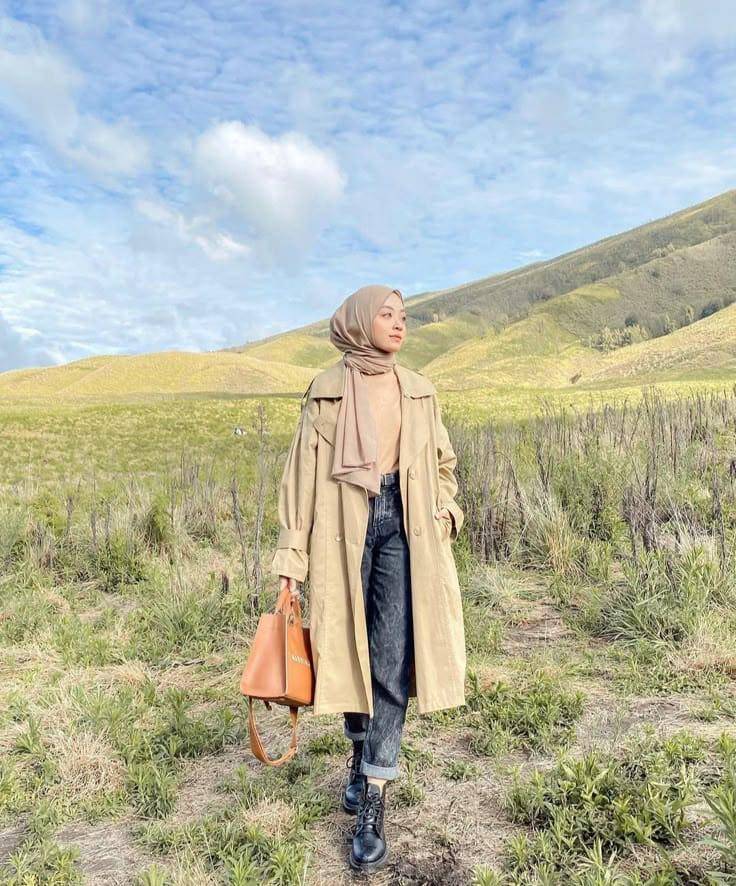 outfit naik gunung wanita hijab