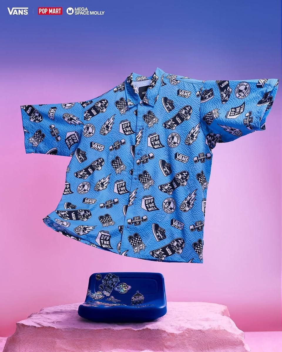 EXCLUSIVE RELEASE- Vans x Space Molly 🚀Dirilis secara terbatas, karakter ikonik Space Molly berpadu dengan elemen Vans yang penuh warna, imajinatif, dan terinspirasi dari kultur skate.Koleksi ini mencakup t-shirt, kemeja, celana karg (6).jpg