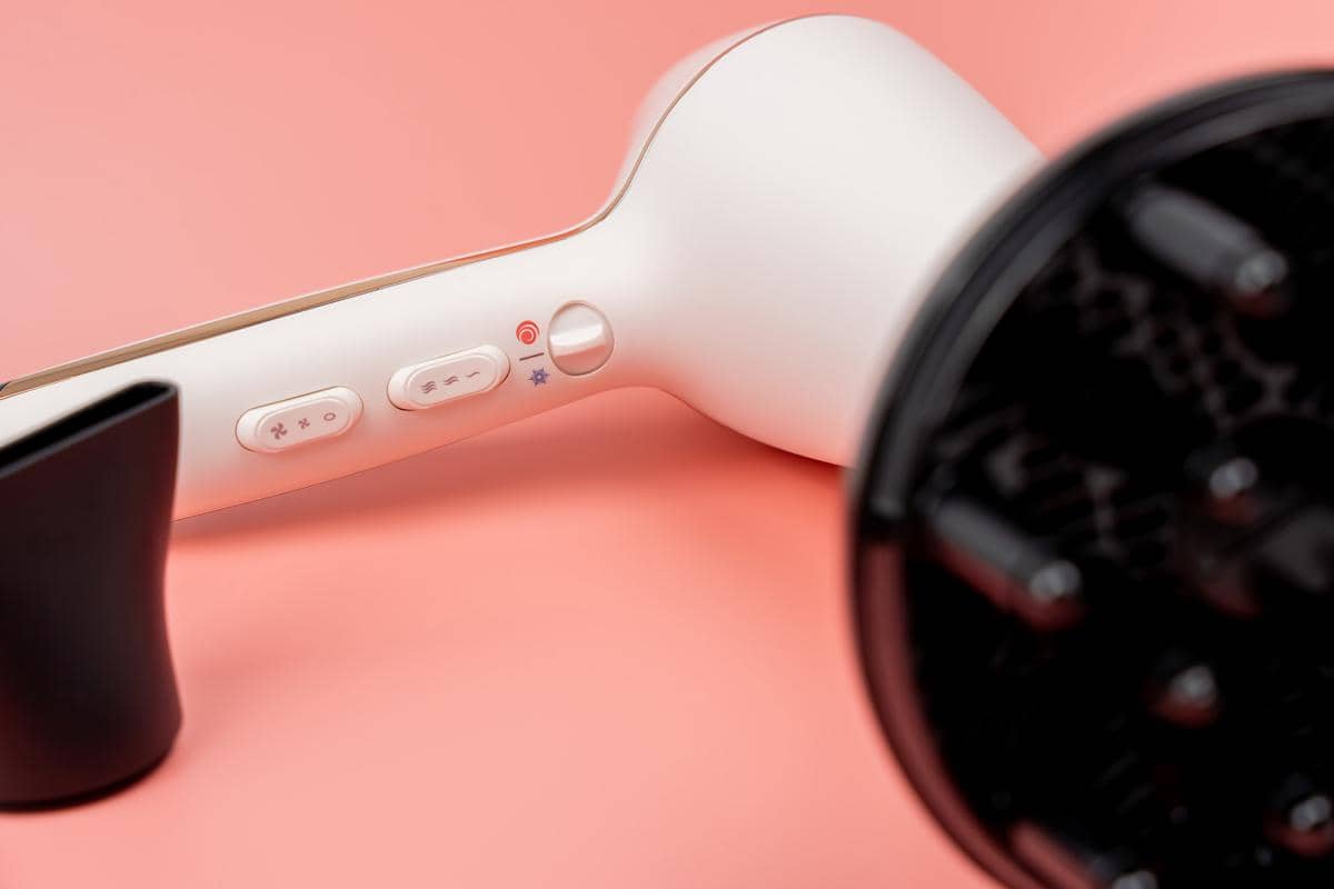 Ilustrasi hair dryer