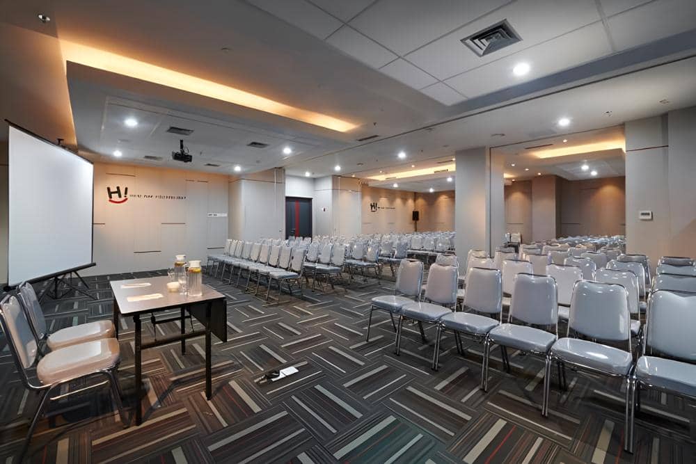 Aula Hi Hotel Senen (thedecorawedding.com)