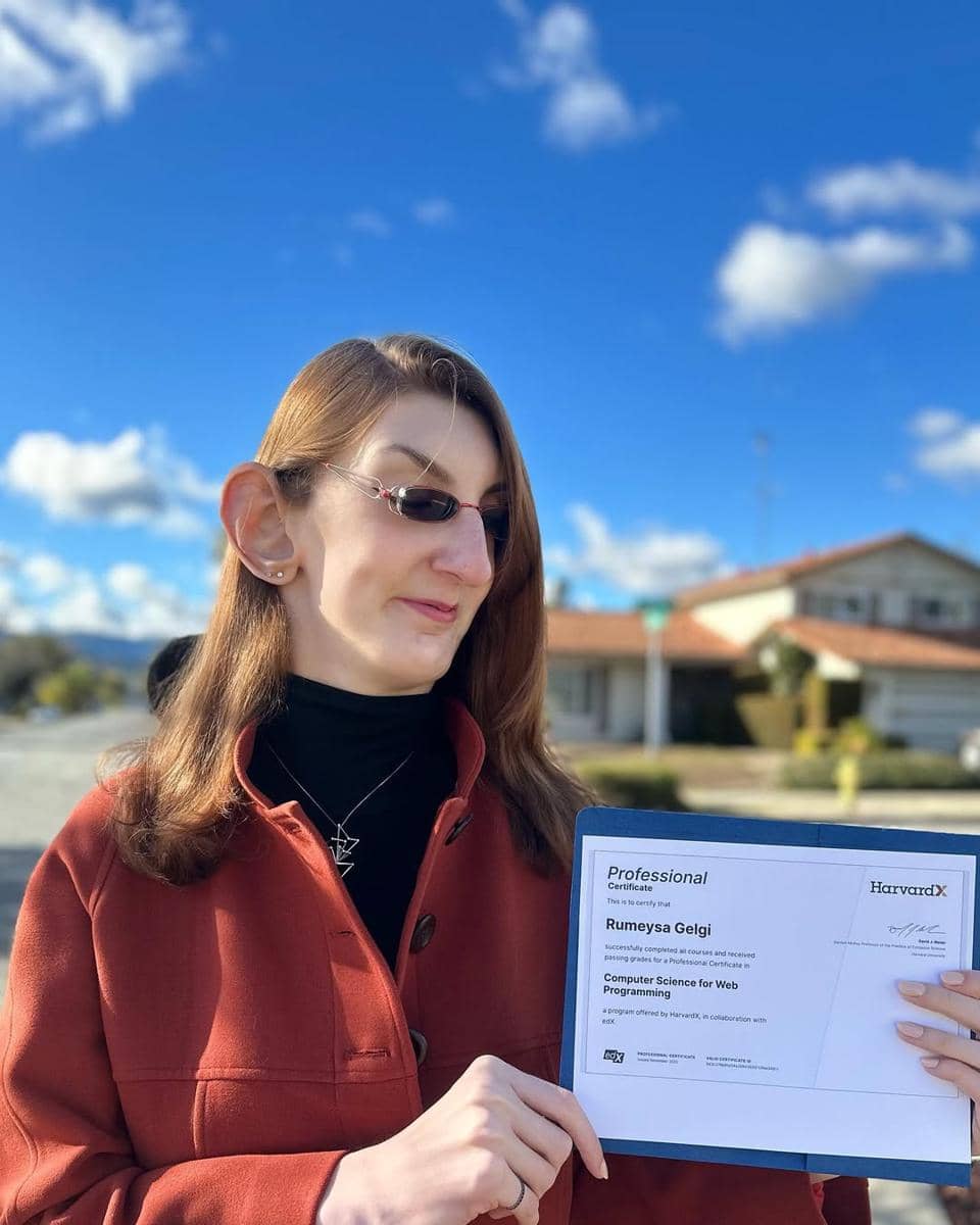 Rumeysa Gelgi mendapatkan sertifikasi web developer dari Harvard University (instagram.com/rumeysagelgi)