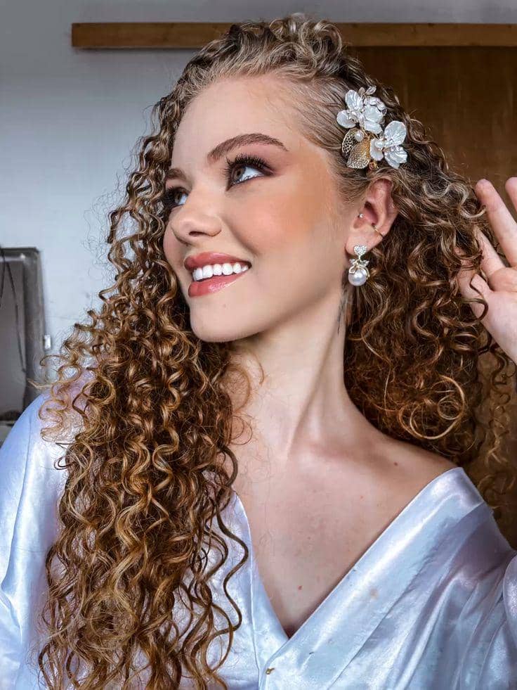 inspirasi hairdo untuk rambut keriting