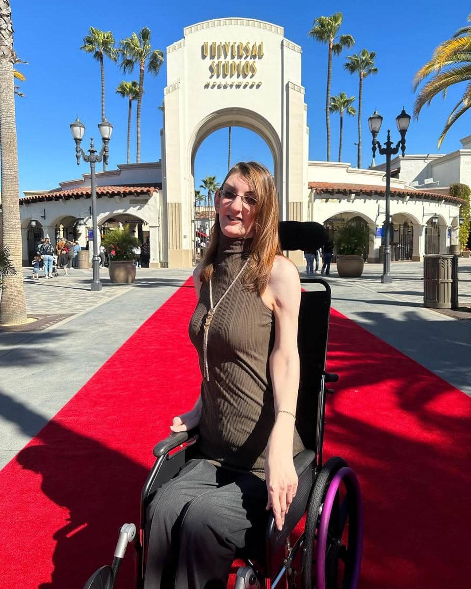 Rumeysa Gelgi berada di Universal Studios Hollywood. (instagram.com/rumeysagelgi)