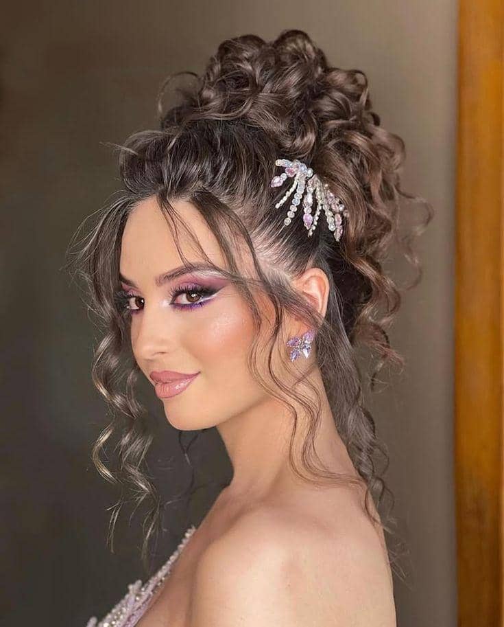 inspirasi hairdo untuk rambut keriting