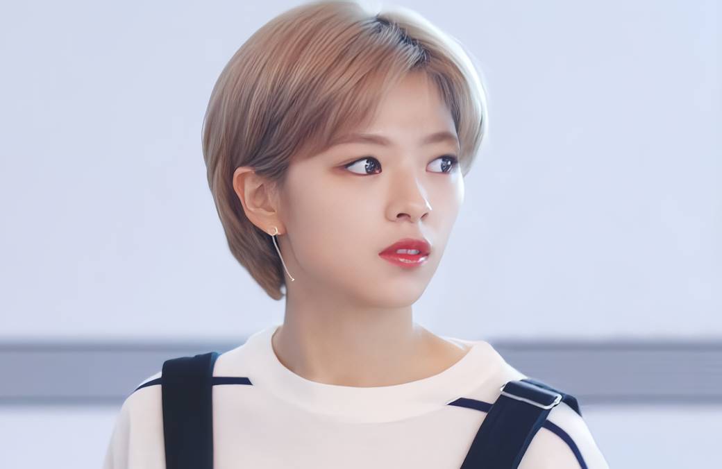 Stacked Pixie Cut.png