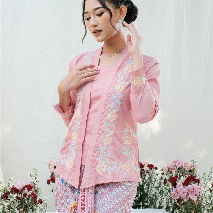 Kebaya Pink Encim.jpg