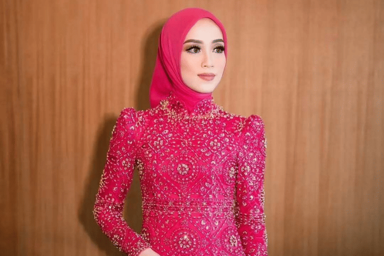 Cover Kebaya Fuschia - instagram.comboutiquekebayaku.id.png