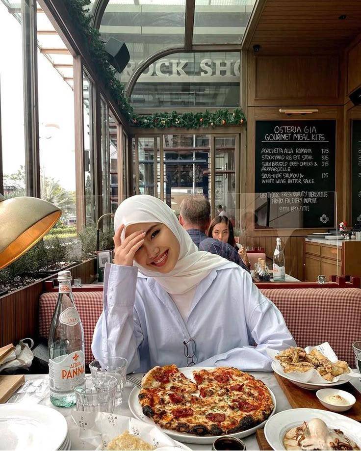 Foto hijab aesthetic untuk konten media sosial