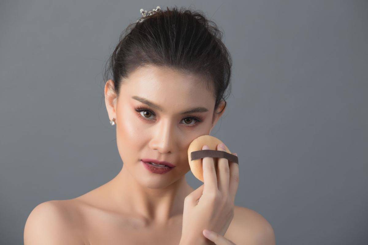 7 Bedak yang Cocok untuk Kulit Kering dan Kusam, Mencerahkan!
