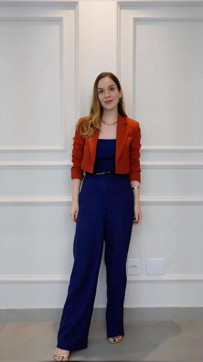 celana navy cocok dengan baju warna apa