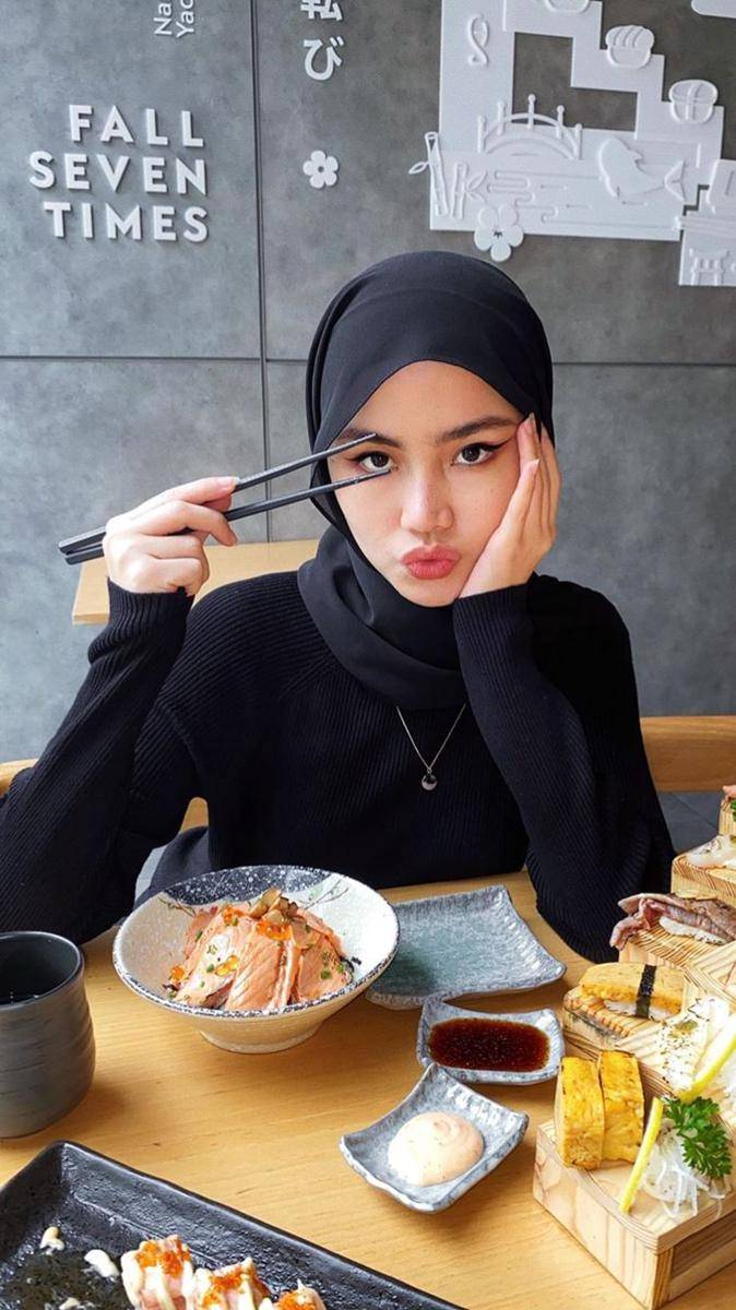 Foto hijab aesthetic untuk konten media sosial