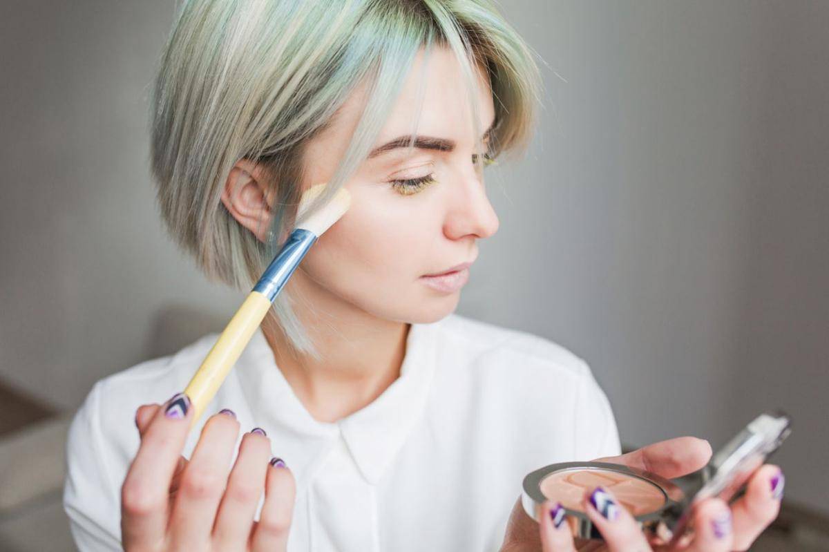 7 Rekomendasi Highlighter Makeup yang Bagus untuk Pemula