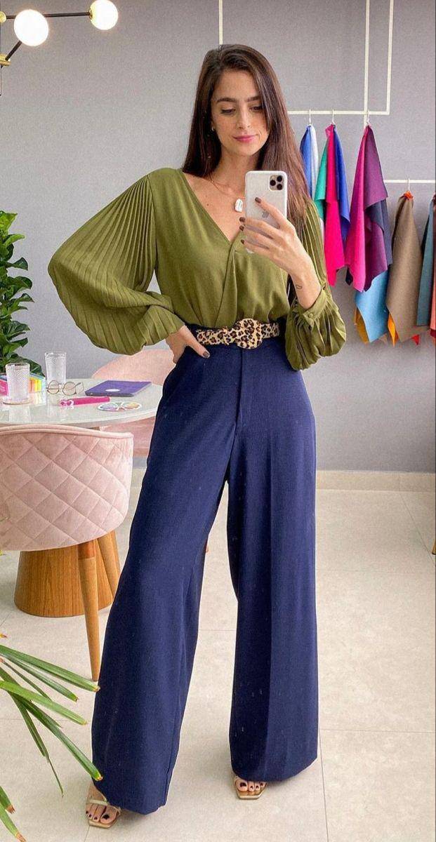 celana navy cocok dengan baju warna apa