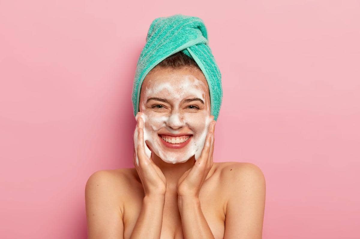 facial wash untuk kulit berminyak dan kusam