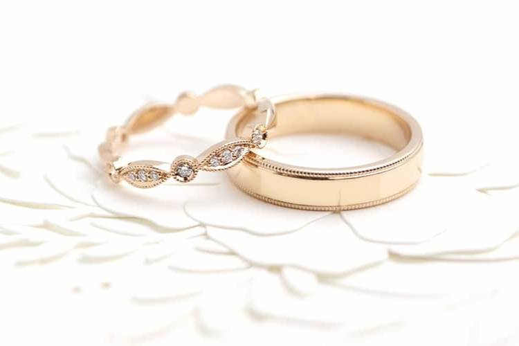 5 Referensi Bentuk Cincin Emas untuk Setiap Tampilan