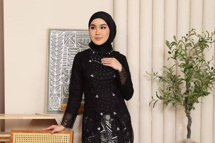 OOTD rok plisket kebaya hitam