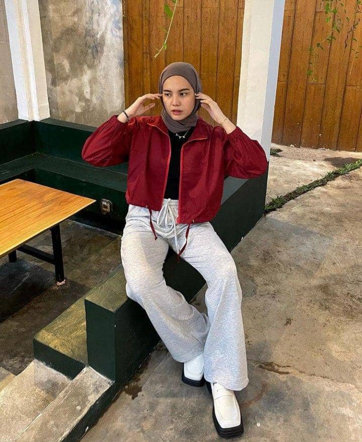 baju merah cocok dengan jilbab warna apa