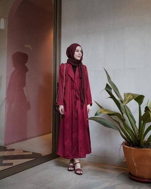 baju merah cocok dengan jilbab warna apa