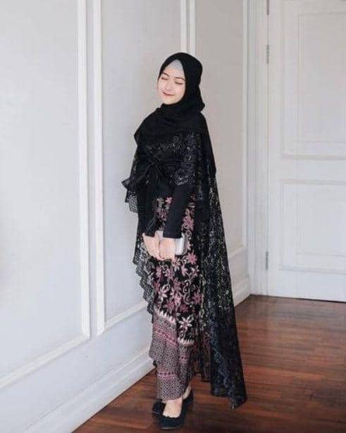 OOTD rok plisket kebaya hitam