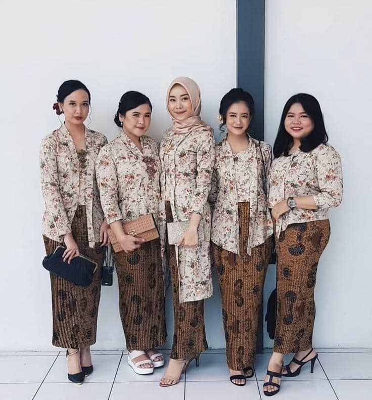 OOTD rok plisket kebaya batik 