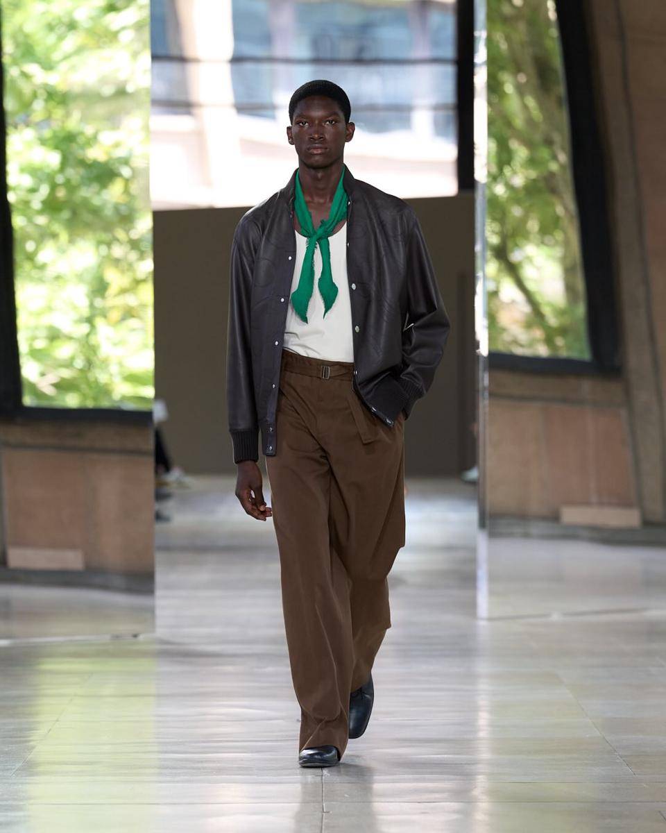 Summer in the city. Men’s summer 2026 collection created by Véronique Nichanian. Watch the show replay now via the link in bio.#Summer2026#ParisFashionWeek#PFW#HermesHomme#Hermes (1).jpg