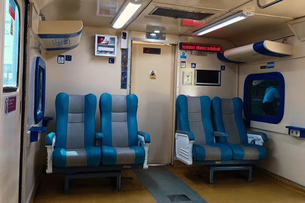 KA lokal Batara Kresna