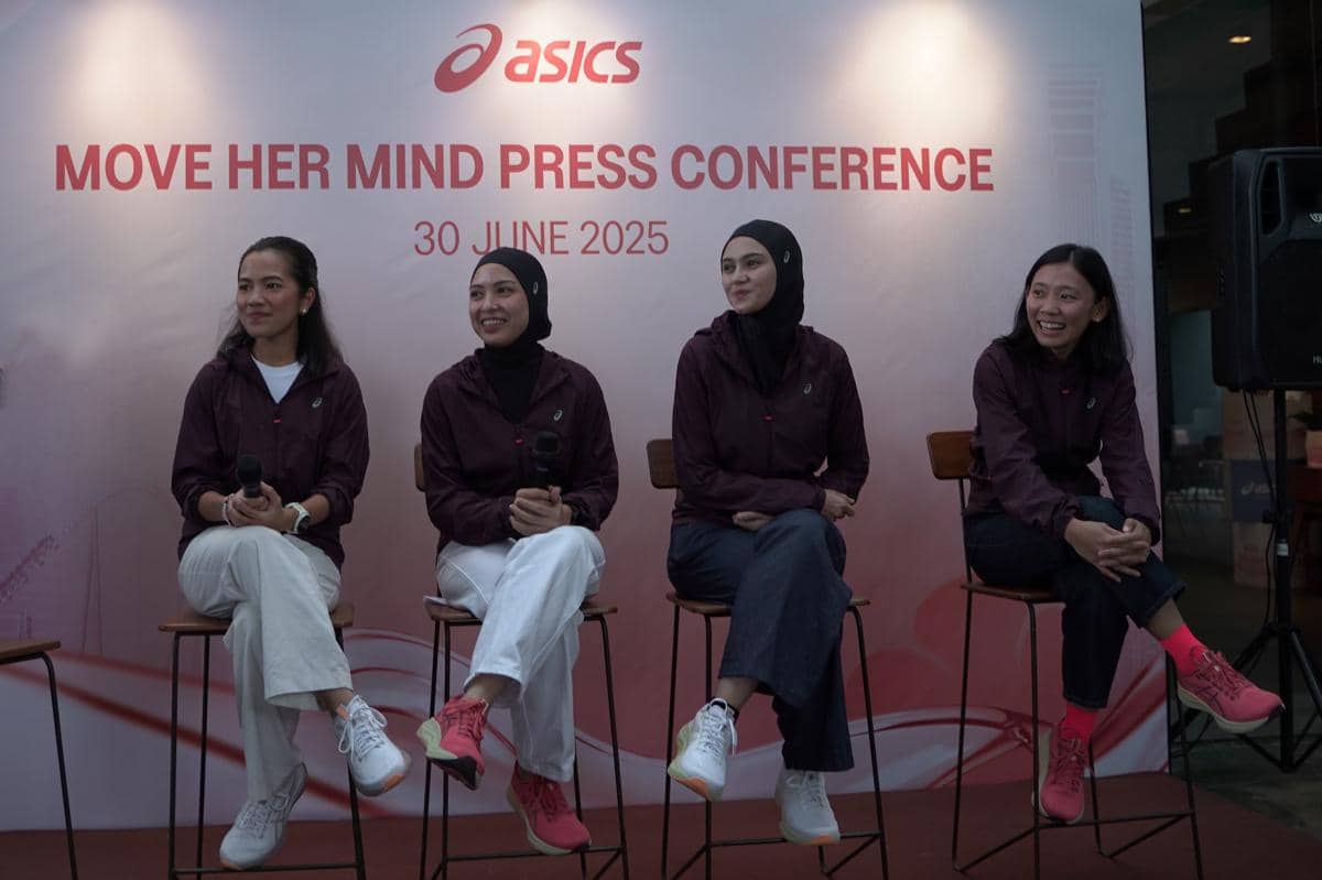 Talkshow ASICS Move Her Mind Peluncuran Hijab bersama Meiske Sandra, Sherly Nazer, Zeezee Shahab, dan Monica Felicia.jpg