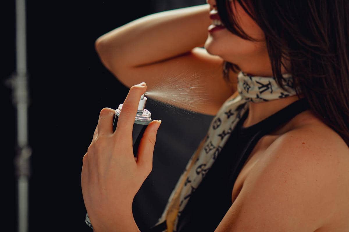 Ilustrasi parfum untuk traveling