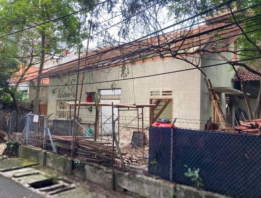 Rumah flat di Menteng sebelumnya merupakan rumah untuk tiga orang (Situs rujak.org/Elisa Sutanudjaja)