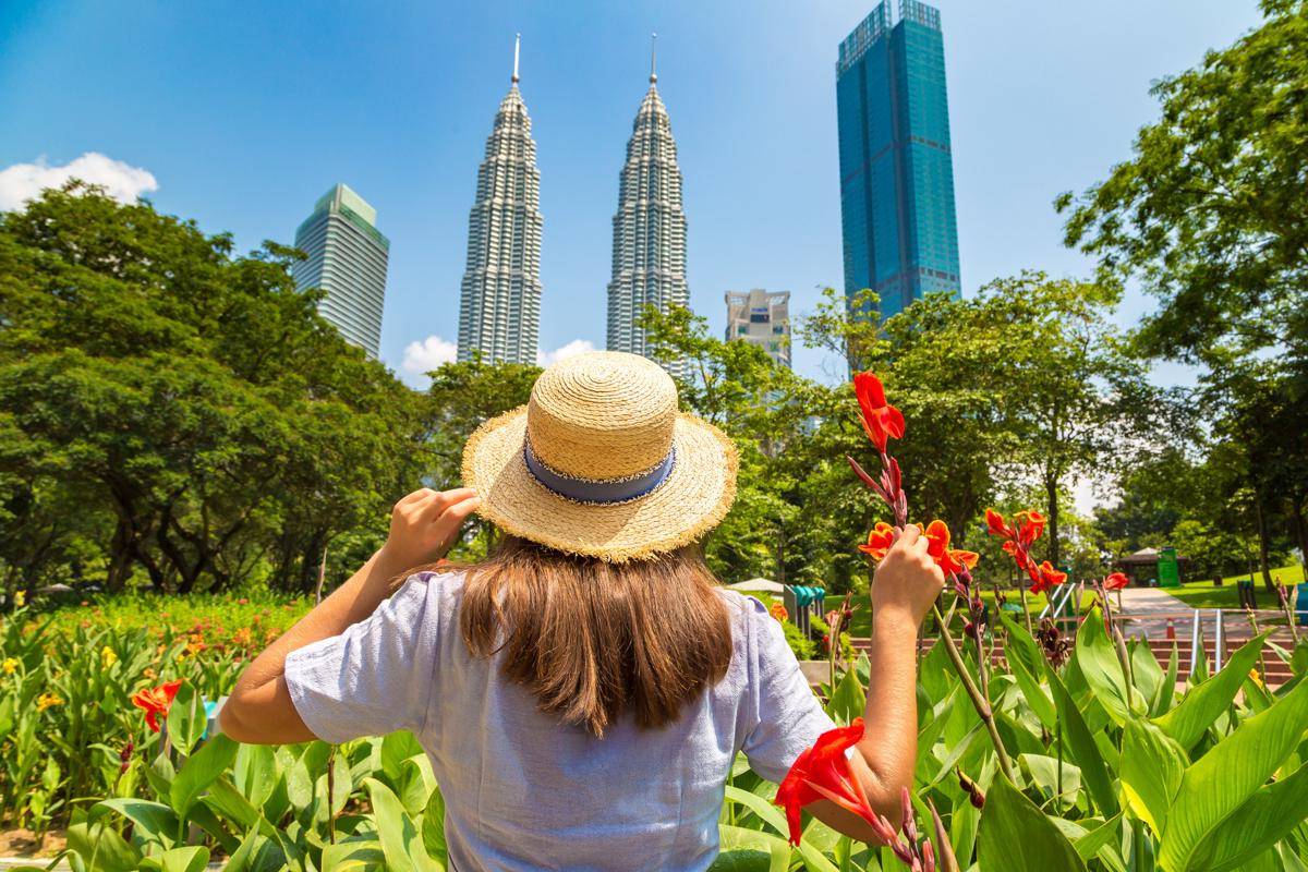 5 Aplikasi Saat Traveling ke Malaysia, Berguna dan Wajib Kamu Punya!