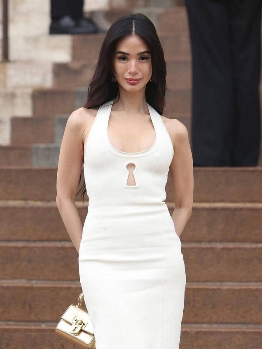 Only at @schiaparelli @iamcardib shows up with a raven, and the runway delivers a crystal heart.heic