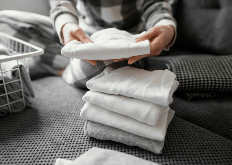 ilustrasi melipat baju