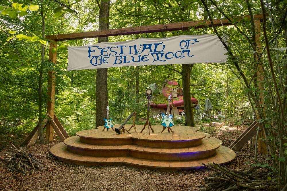 Smurfs experience - dance stage - Airbnb .jpg