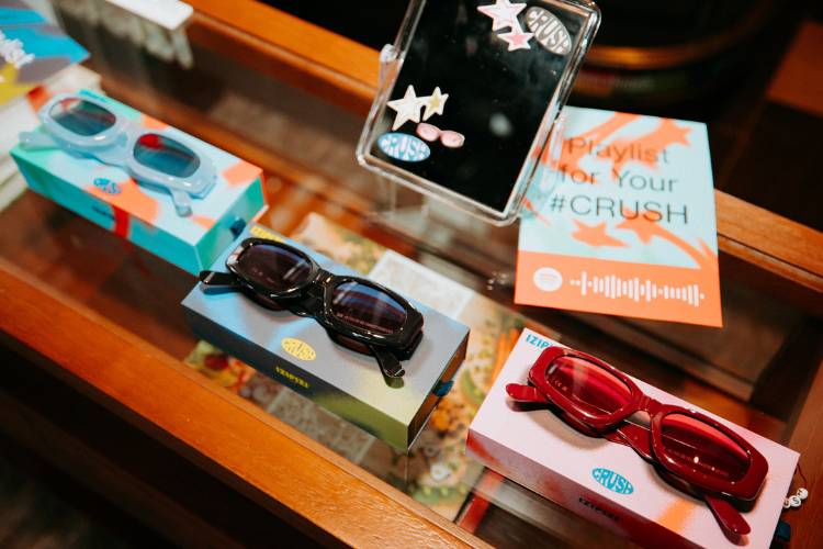 IZIPIZI Rilis Koleksi Capsule25 #CRUSH untuk Gaya di Musim Panas