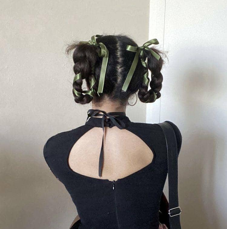 ide gaya rambut kepang dengan pita