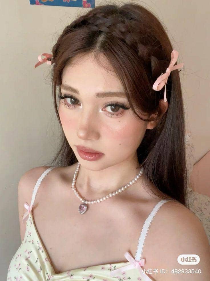 ide gaya rambut kepang dengan pita