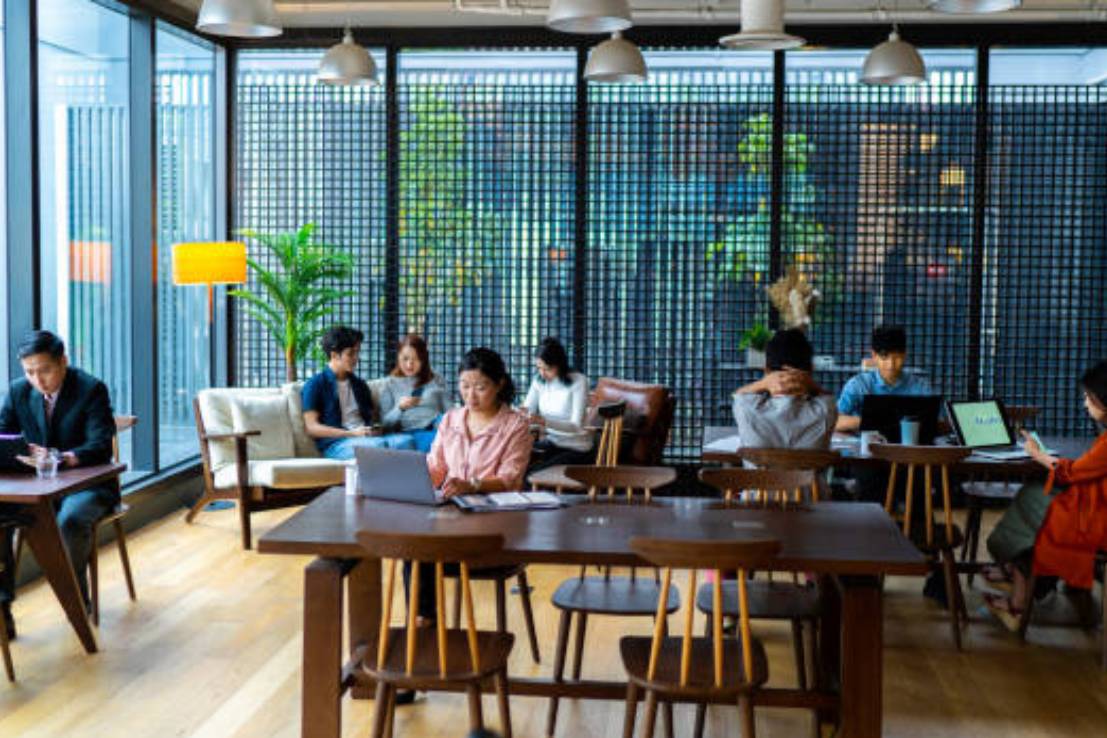 ilustrasi coworking space (istockphoto.com/JimmyFam)
