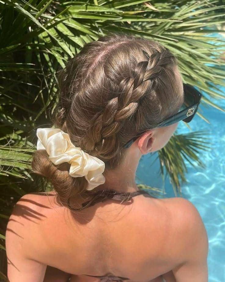 ide styling rambut dengan scrunchie