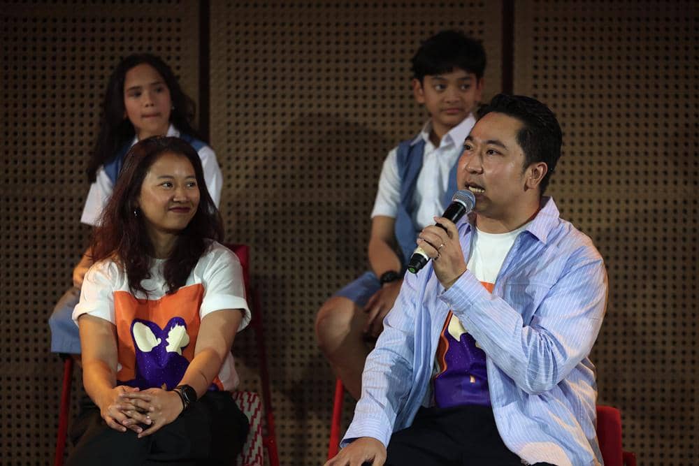 (Depan ki-ka) Nuya Susantono dan Billy Gamaliel bersama Gynta dan Sahl Pemeran Sherina dan Sadam (belakang).jpg