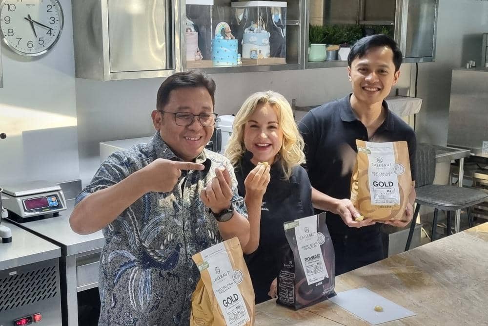 [Kiri - Kanan] Ciptadi Sukono, Managing Director, ASEAN, Barry Callebaut, Kirsten Tibballs, Global Ambassador Callebaut , Irawady Marketing Manager Barry Callebaut.jpeg