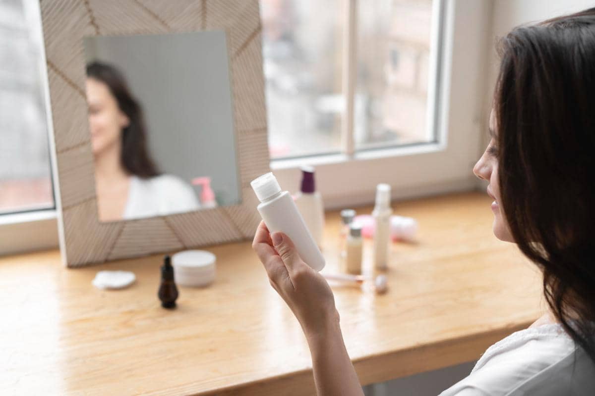 ilustrasi memilih produk skincare